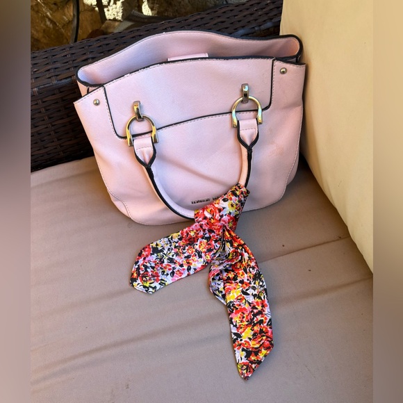 London Fog pink purse with multiple compartments. - Picture 3 of 9